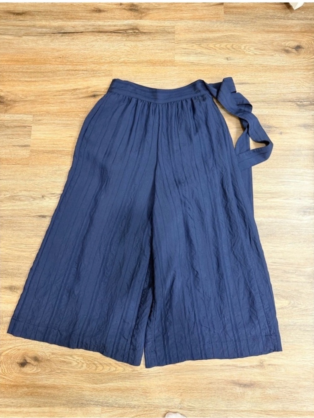 Vince Navy Wide-Leg Midi Pant with Tie Waist - Picture 4 of 16